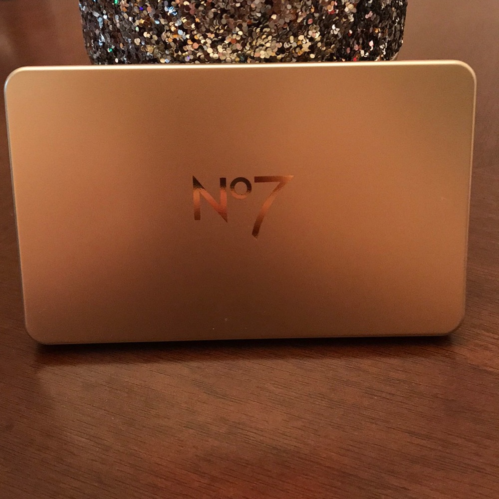 N0 7 eyeshadow palette 💕